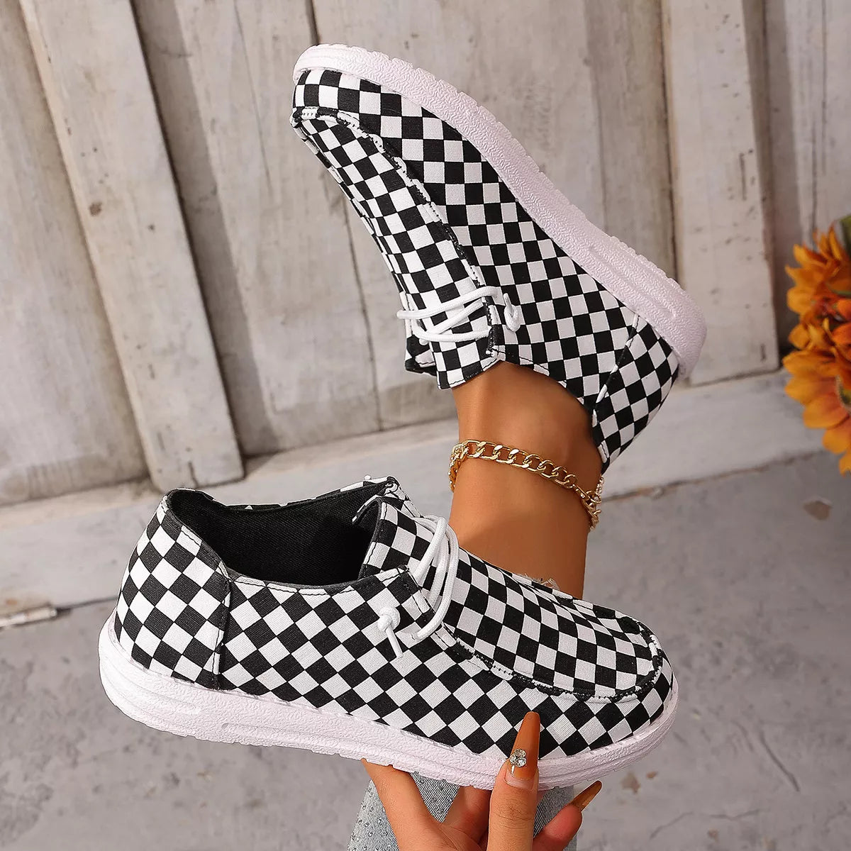 Checkerboard Pattern Casual Sneakers