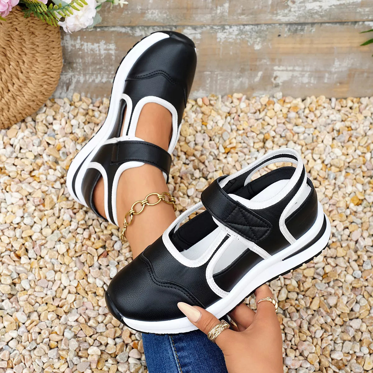 Round Toe Contrast Sneakers