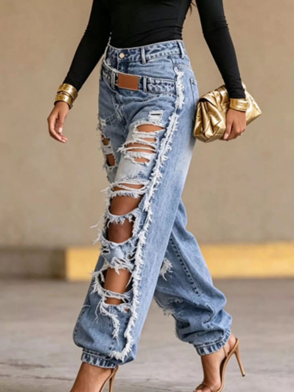 Distressed Loose Fit Jeans