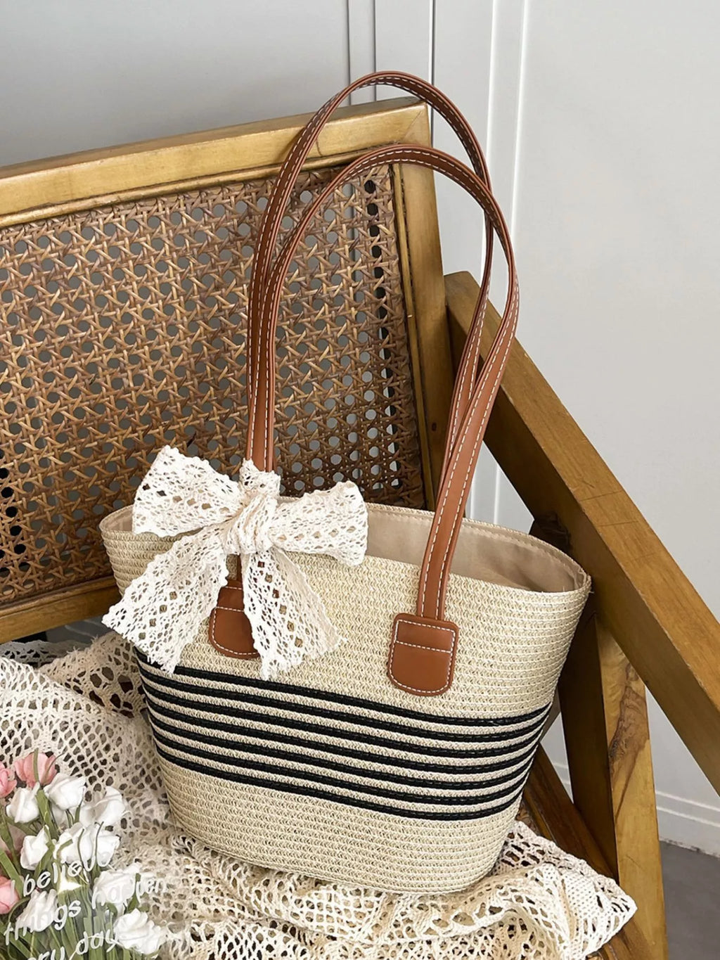 Straw Shoulder Bag with Lace Bow