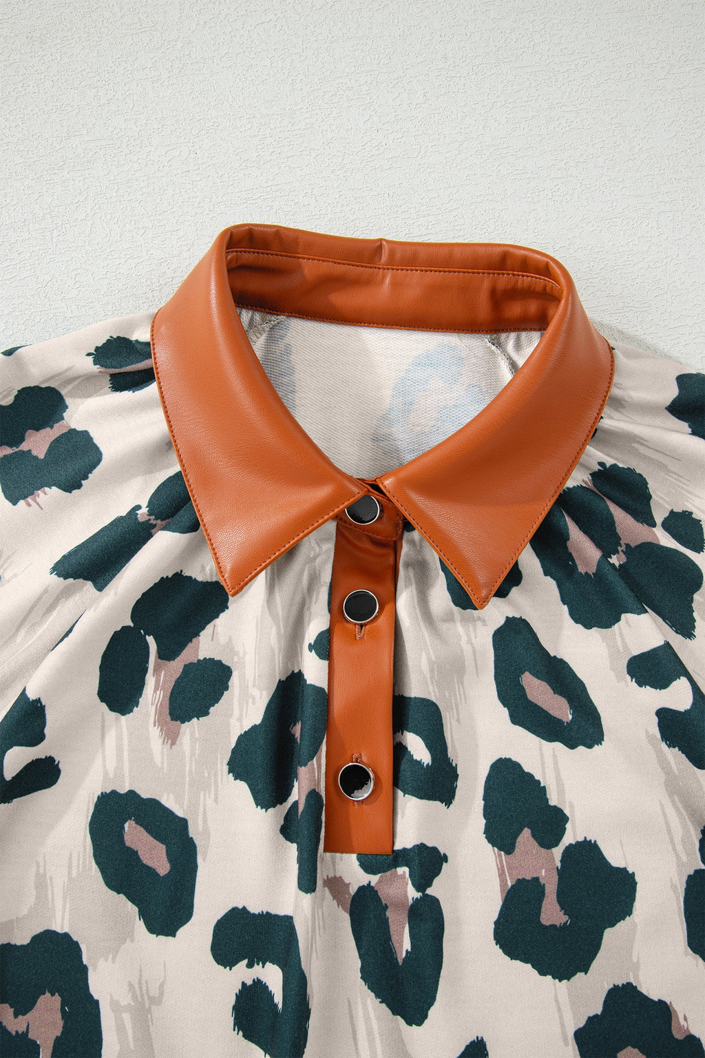 Leopard Buttoned Contrast Collar Short Sleeve Blouse