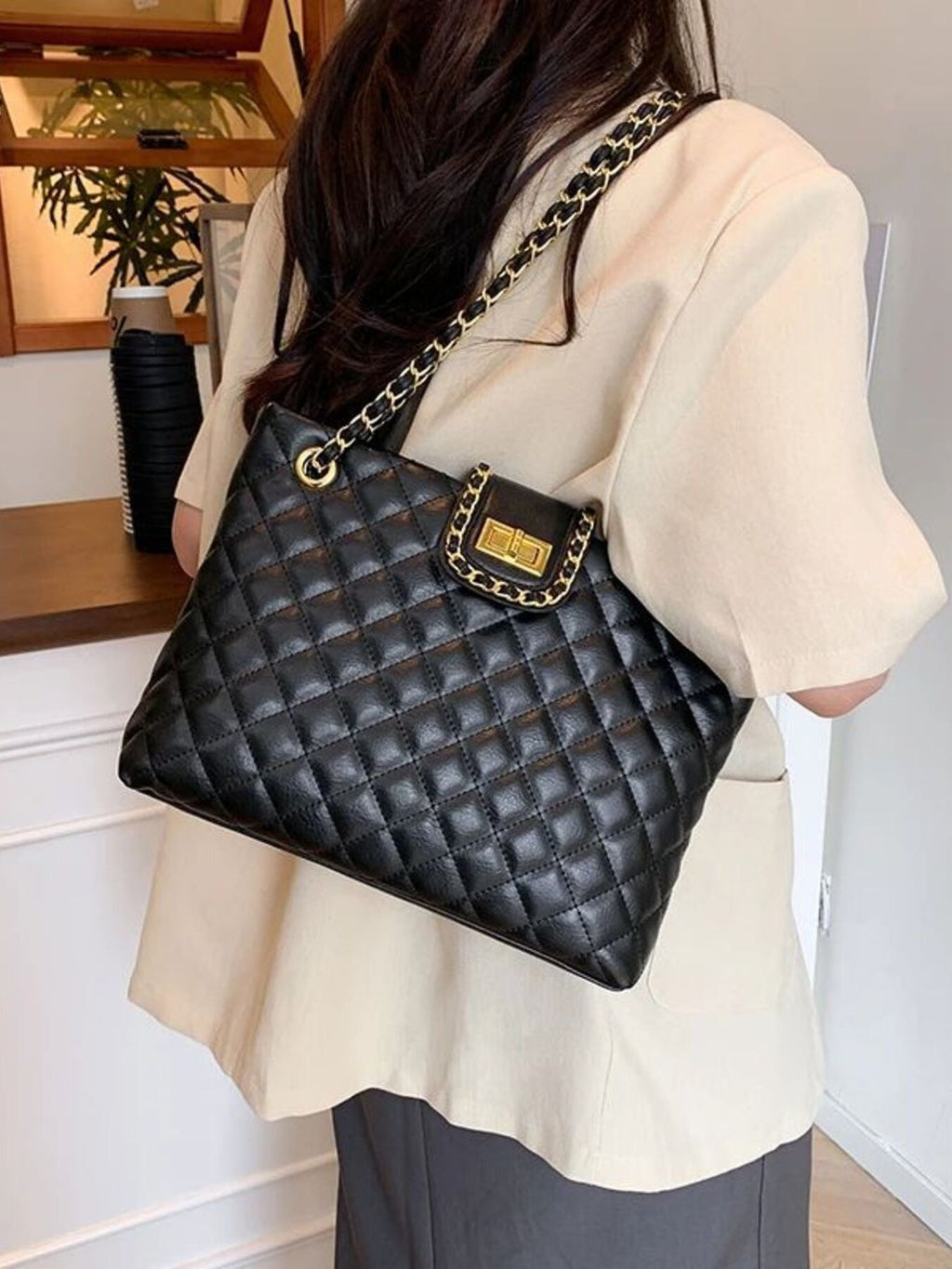 Quilted Chain Strap Shoulder Bag