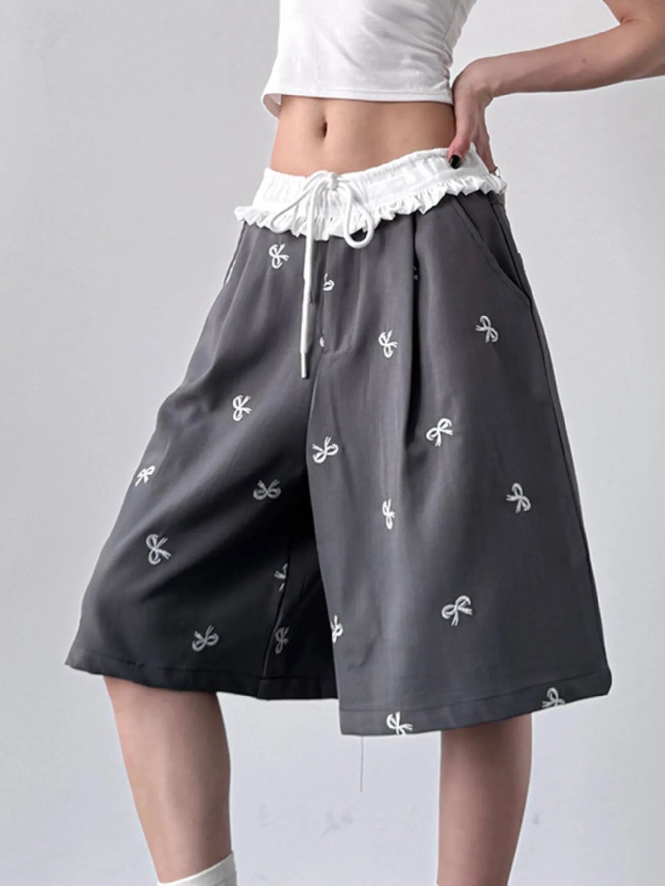 Bow Print Wide Leg Shorts with Contrast Ruffle Waistband