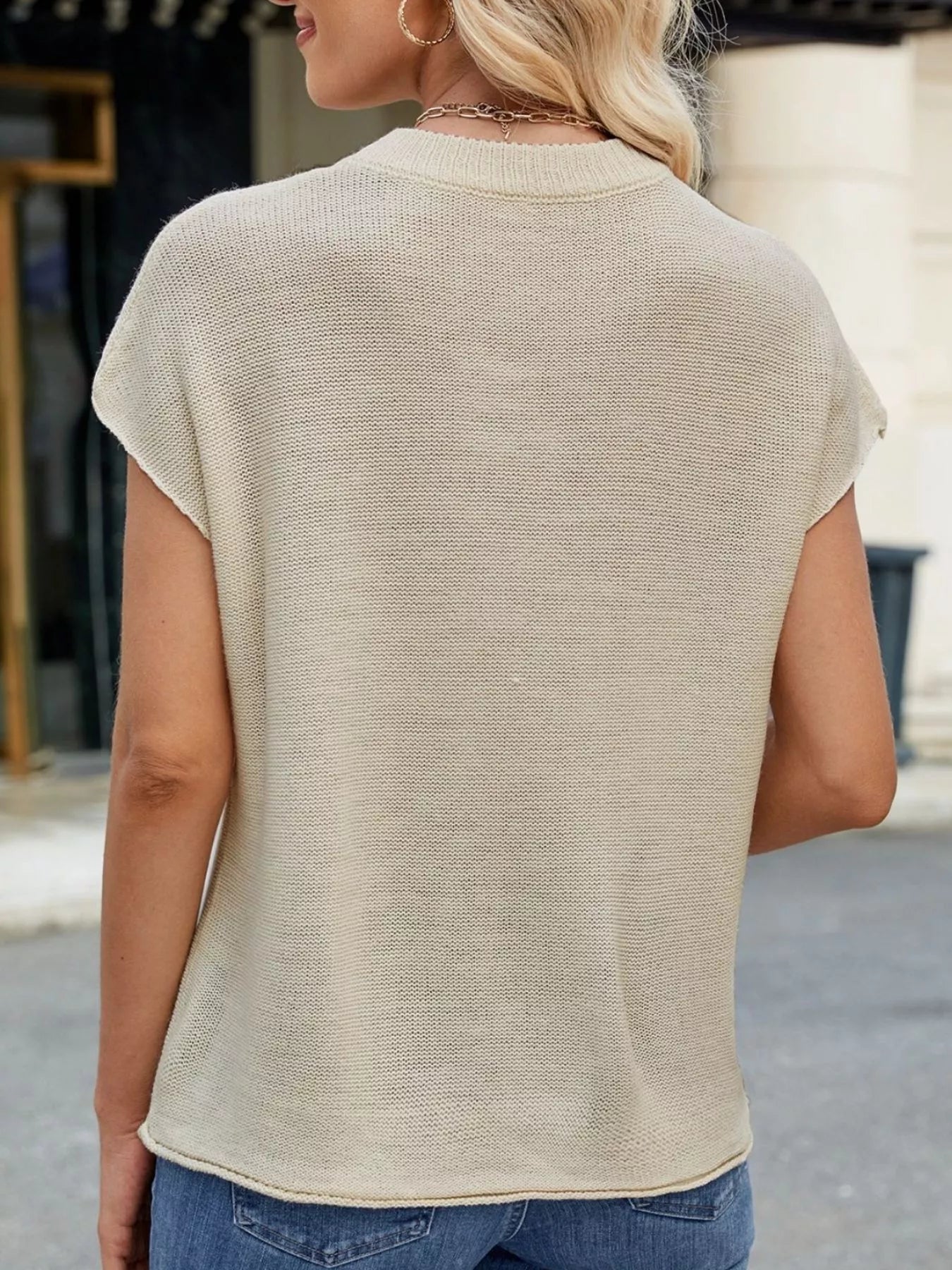 Round Neck Short Sleeve Knit Top with Center Seam Detail