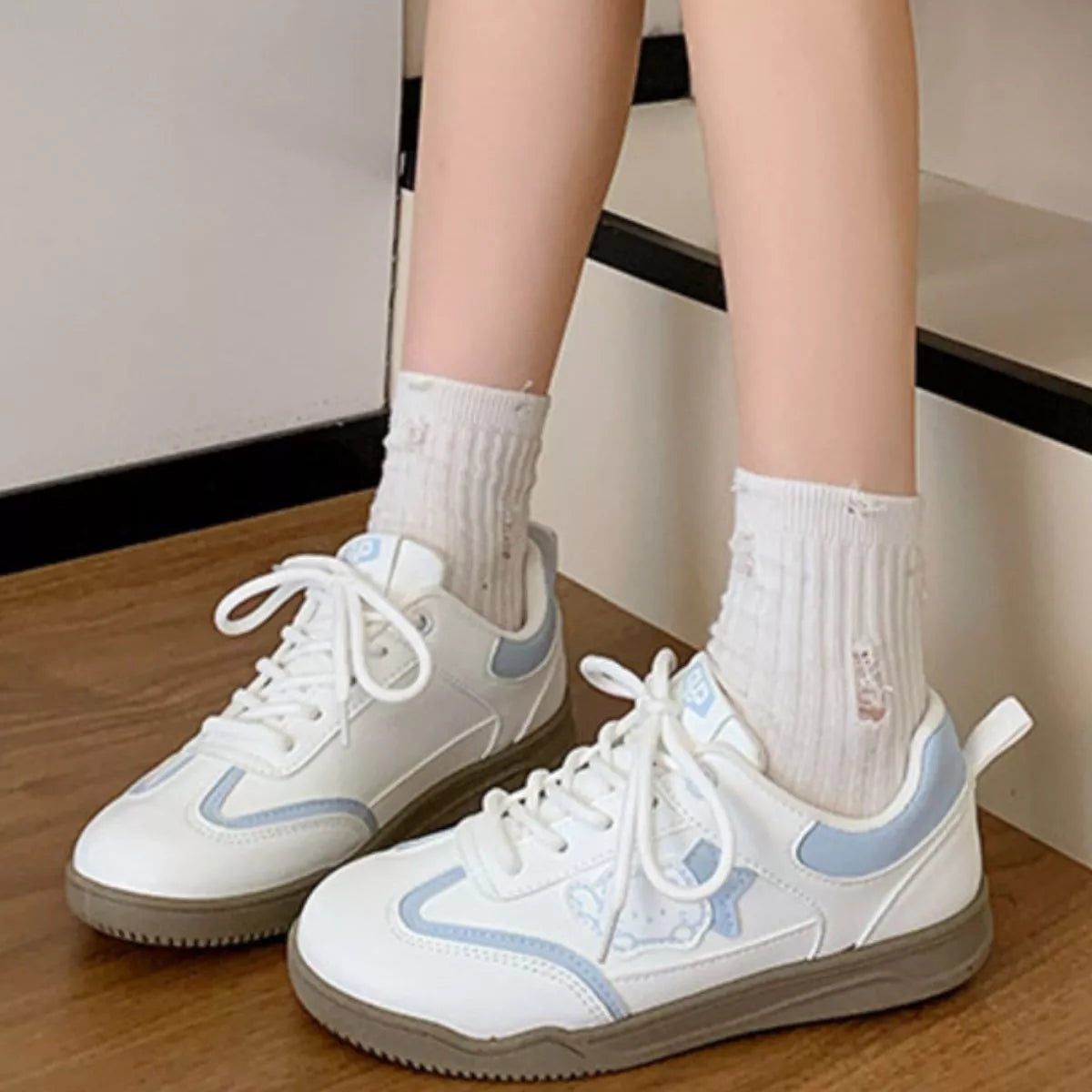 Lace Up Round Toe Sneakers