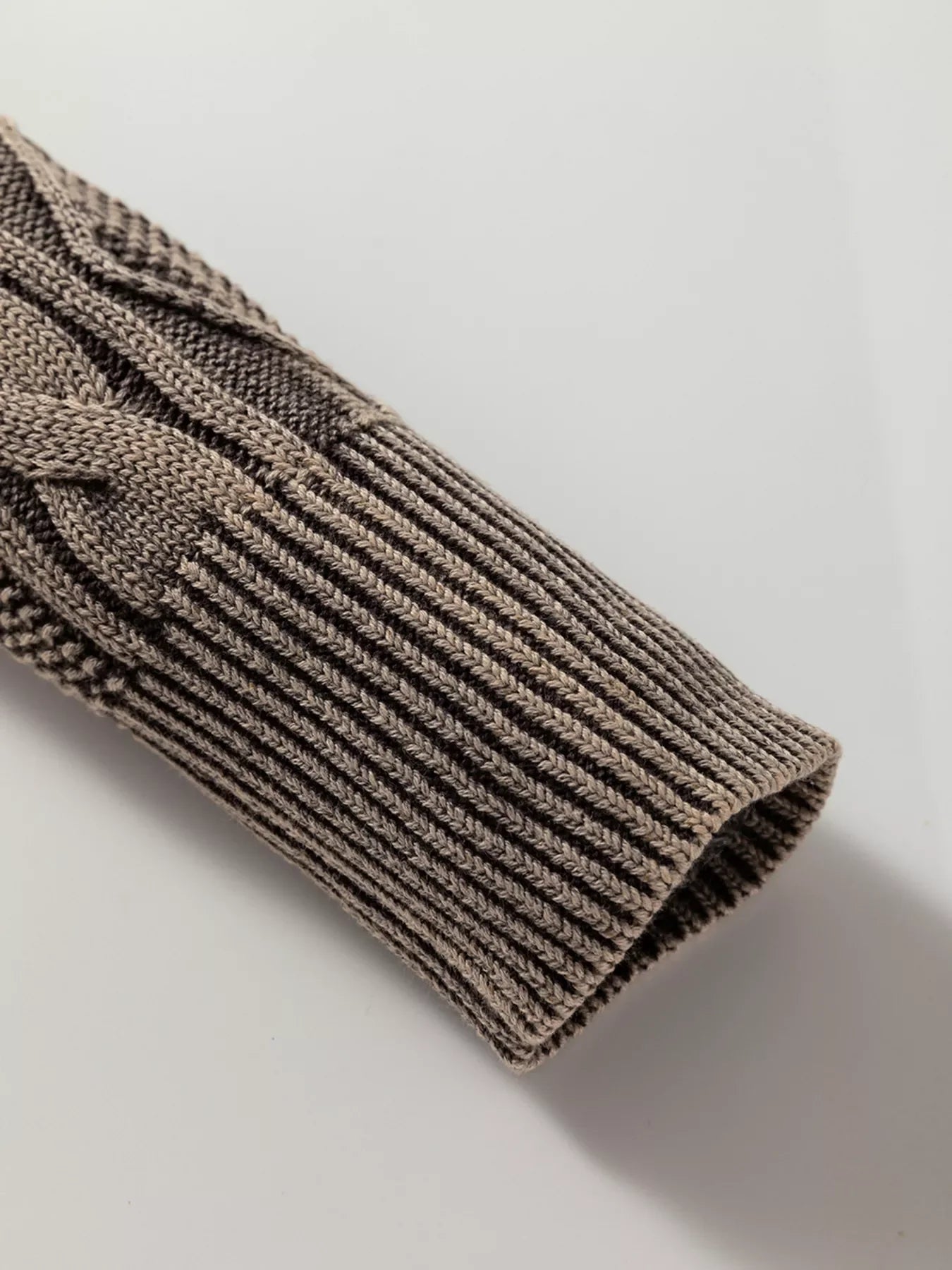 Contrast Cable Knit Sleeve Casual Sweater
