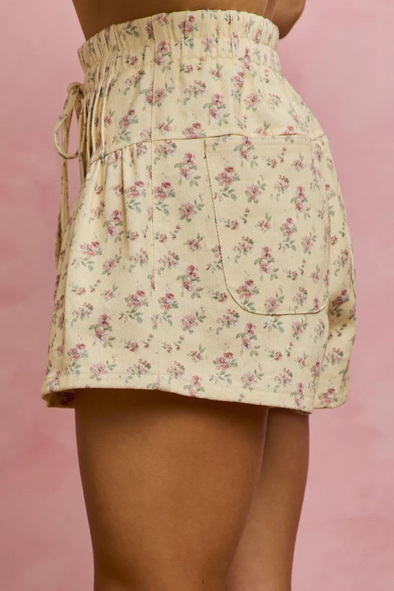 SO ME Floral Print Denim Pintuck Elastic Waist Shorts