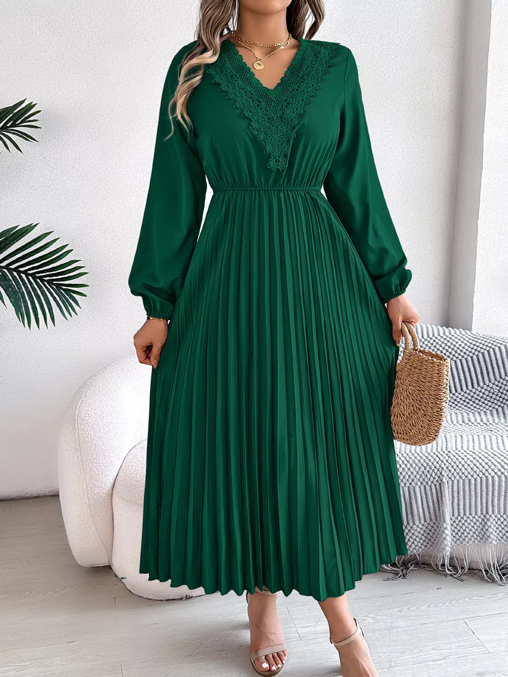 Lace Detail V-Neck Pleated Dress