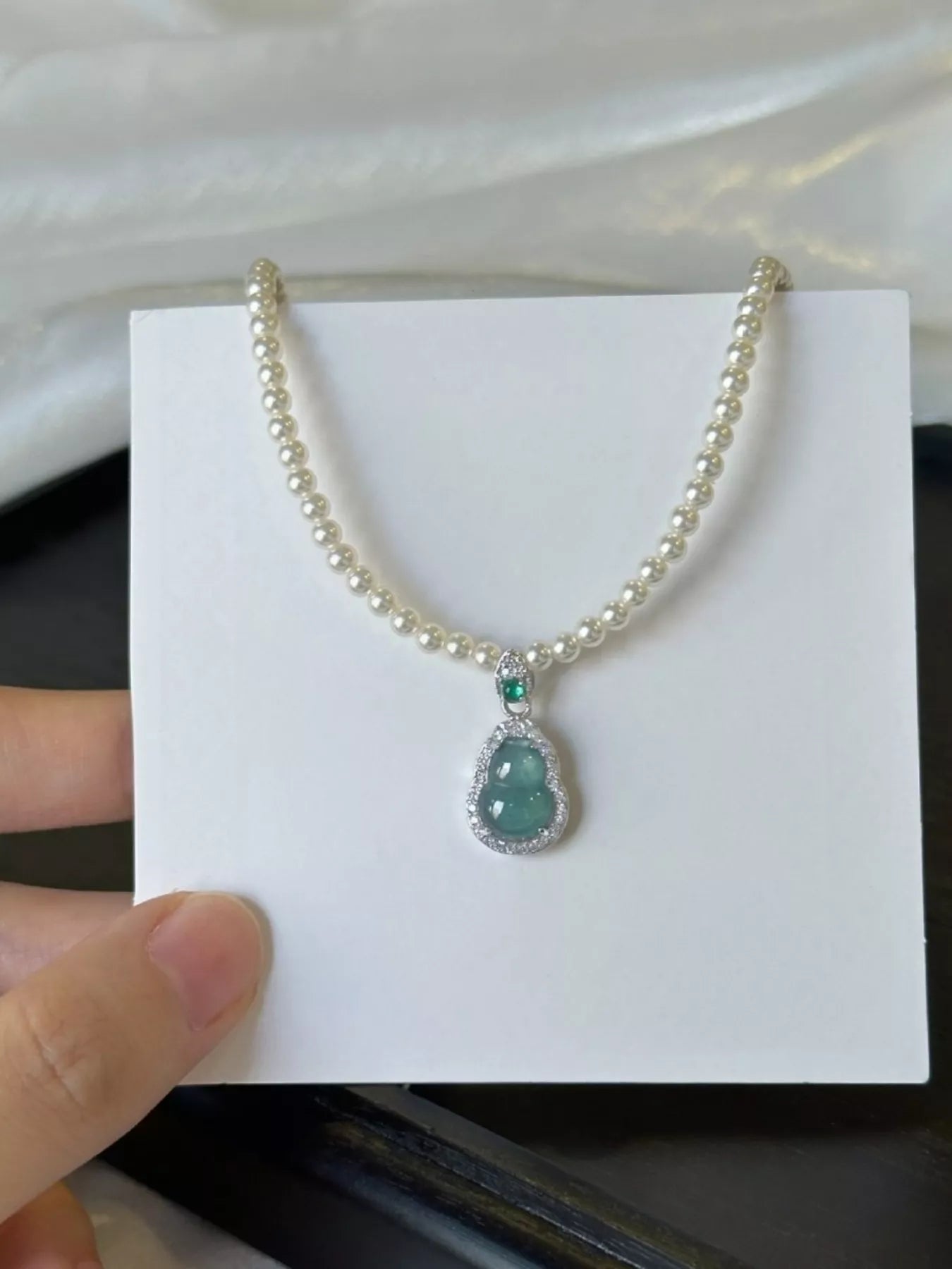 Gourd Pendant Pearl Necklace