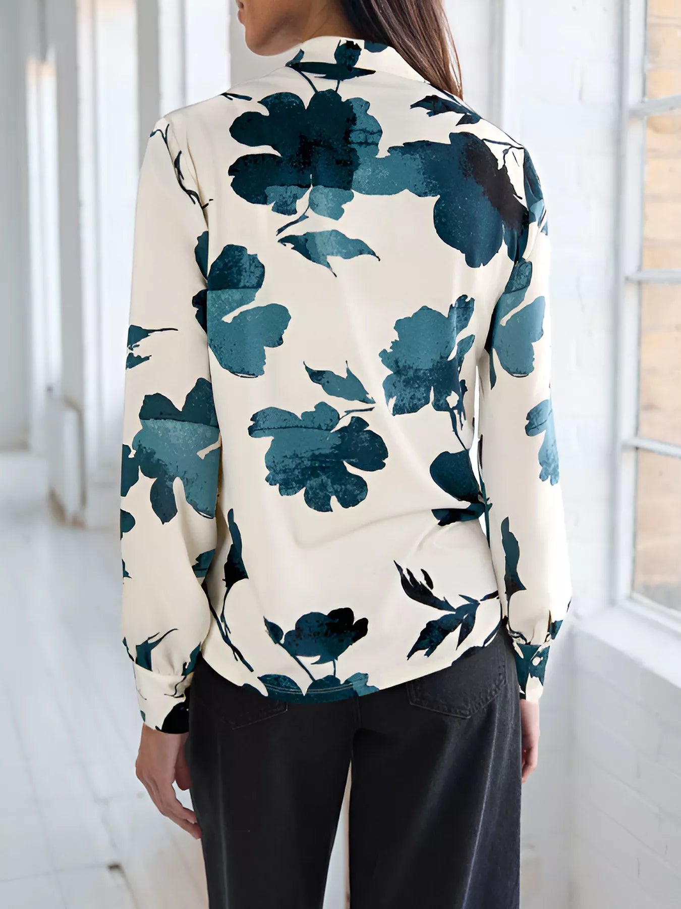 Printed V-Neck Long Sleeve Blouse