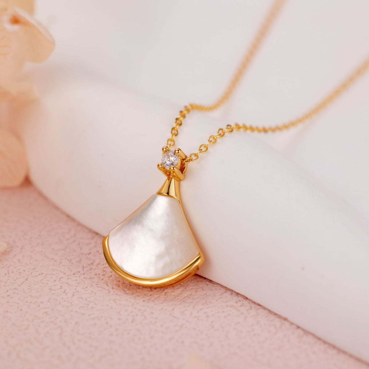 Fan-Shaped Mother of Pearl Pendant Necklace