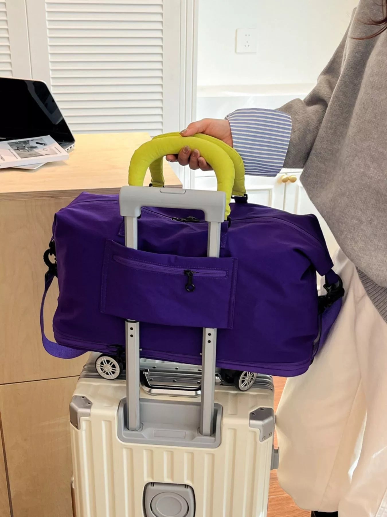 Contrast Handle Travel Bag