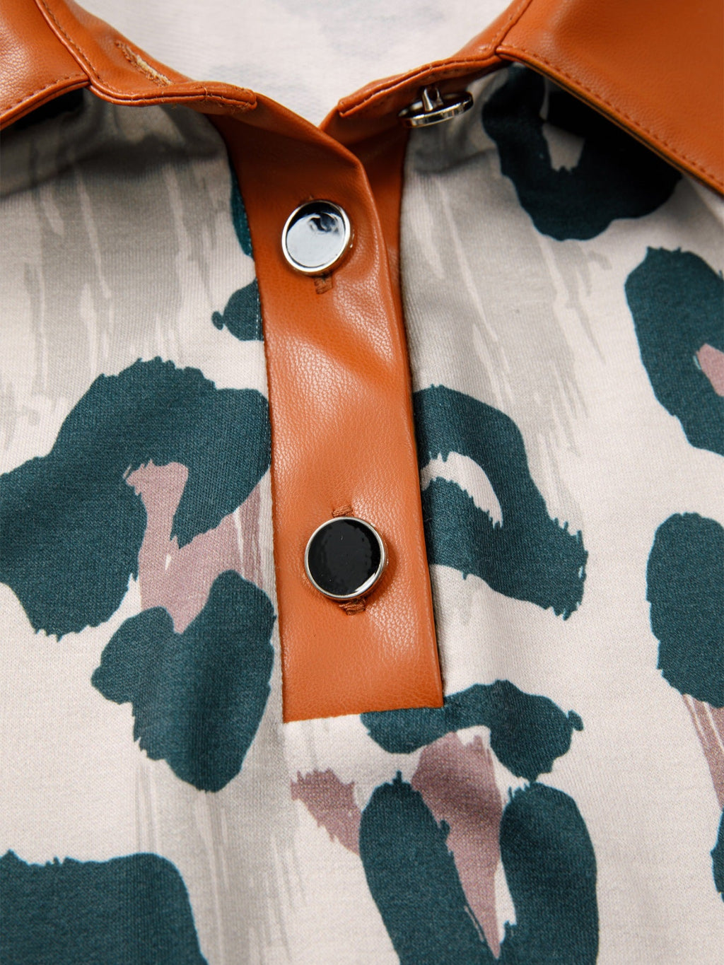 \Leopard Print Button Contrast Collared Short Sleeve Blouse