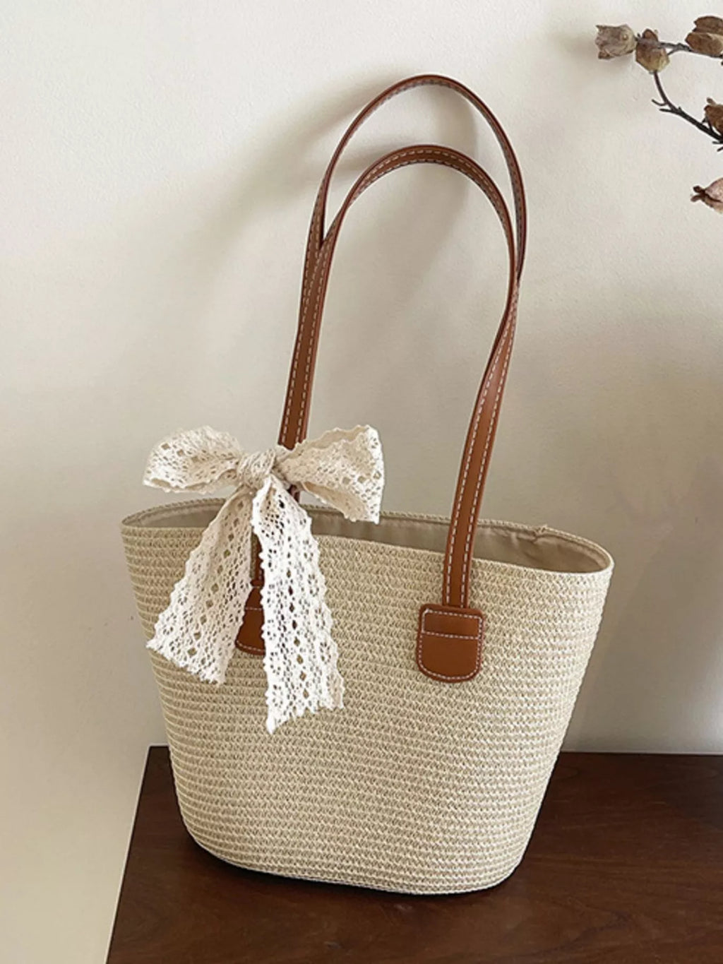Straw Shoulder Bag with Lace Bow