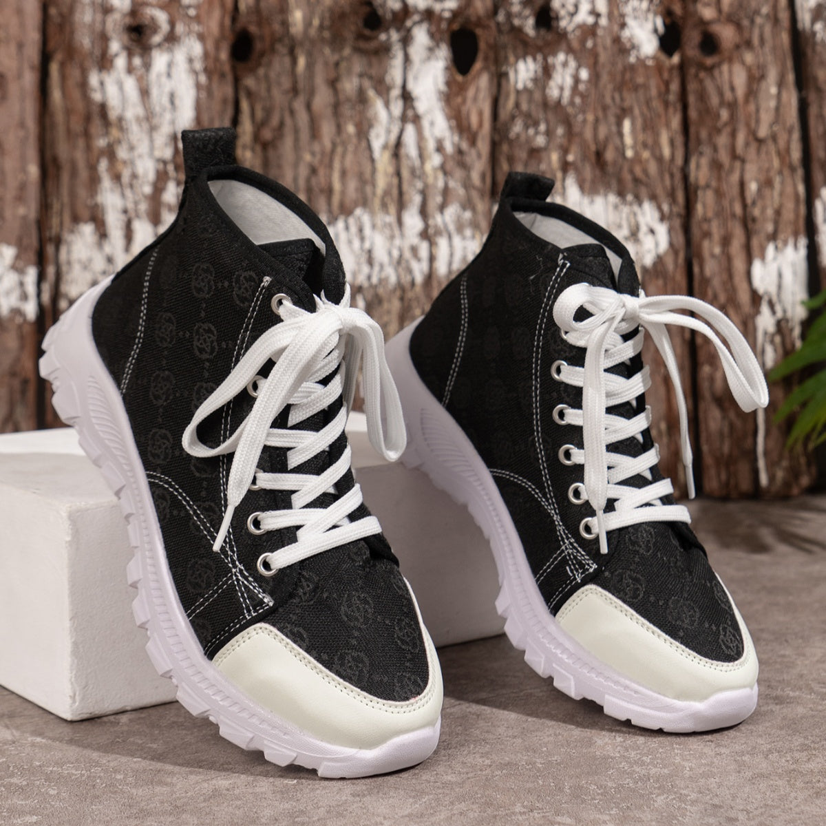 Lace Up Round Toe Sneakers