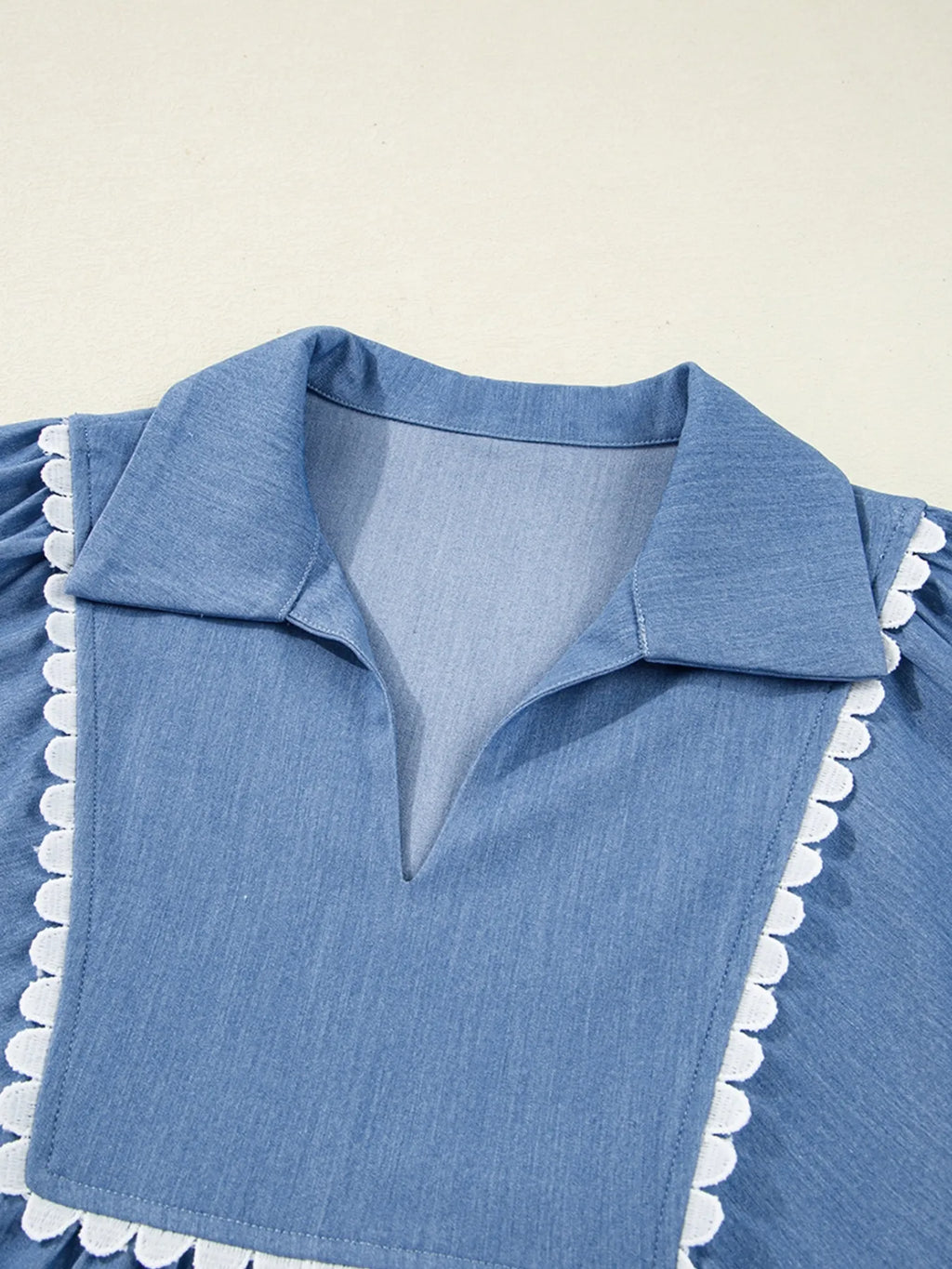 Collared Neck Contrast Trim Balloon Sleeve Blouse