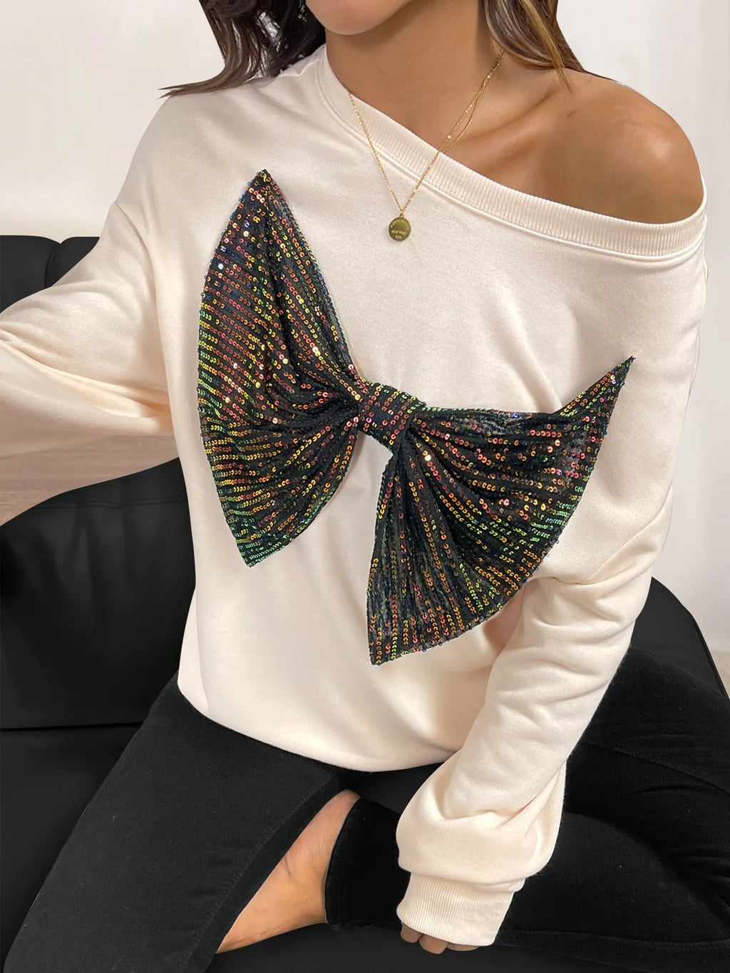 Sequined Bow Round Neck Sweatshirt