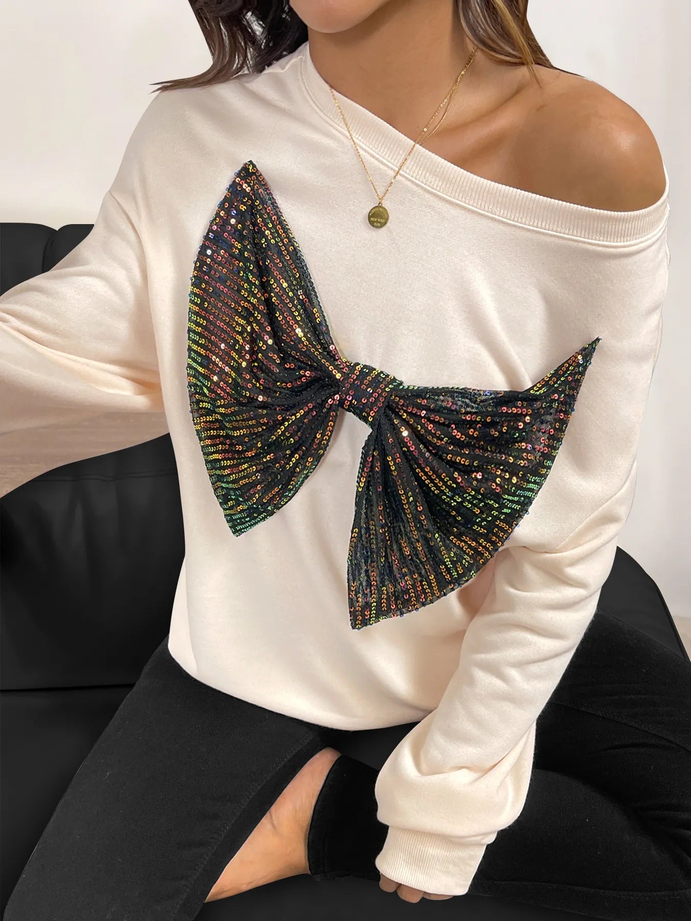 Sequined Bow Round Neck Sweatshirt