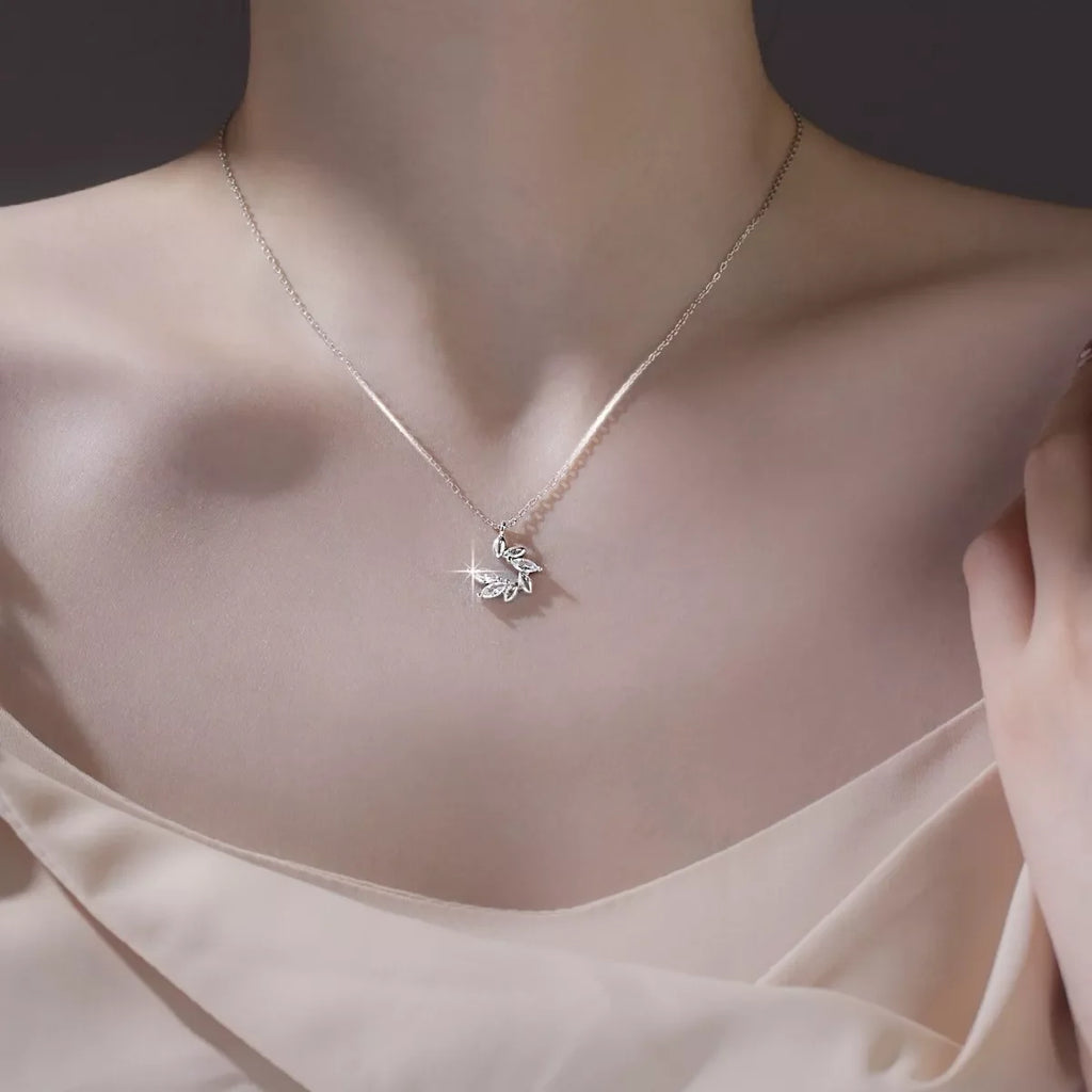 925 Sterling Silver Zircon Leaf Pendant Necklace