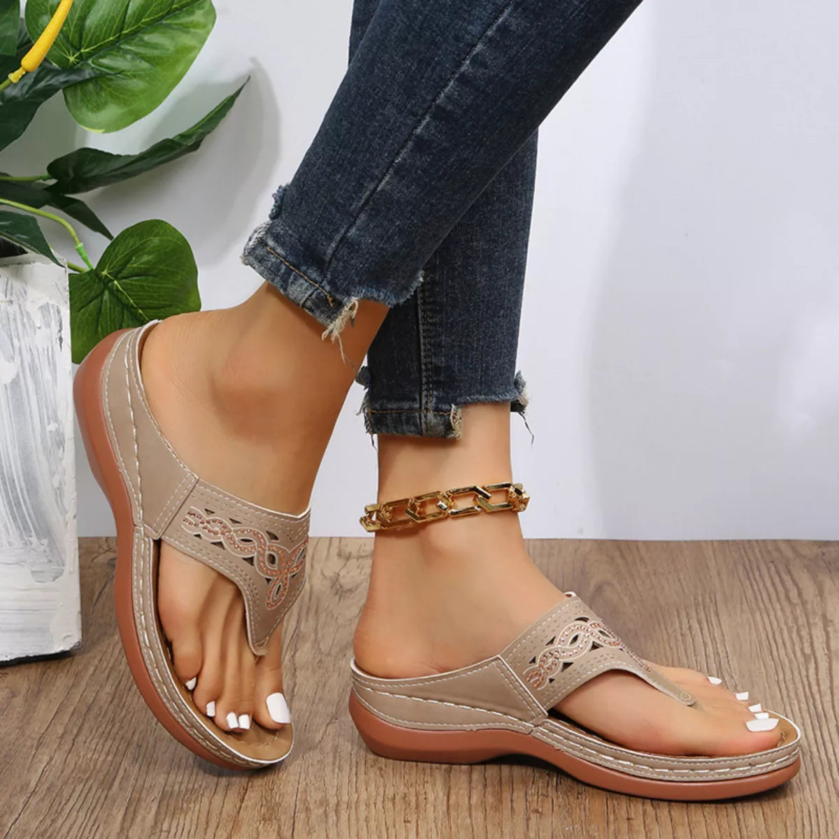 Casual Hollow-Out Thong Sandals