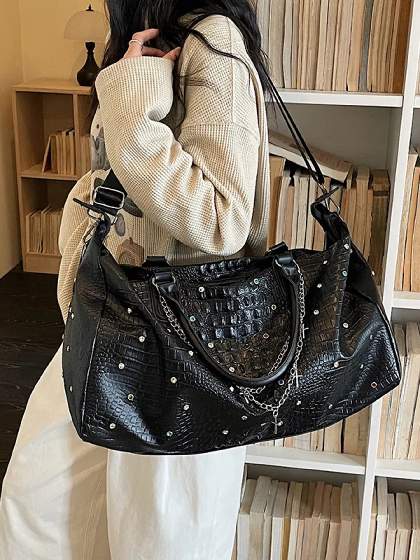 Studded Large Capacity Travel Bag