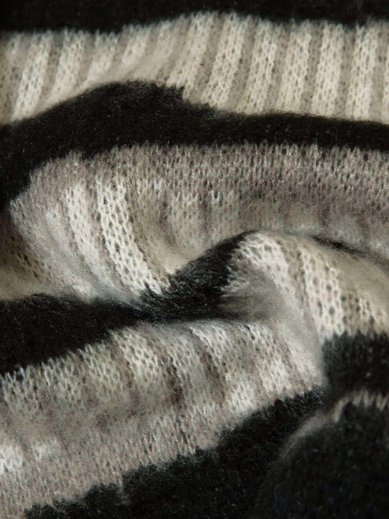 Men's Oversized Contrast Striped Round Neck Sweater
