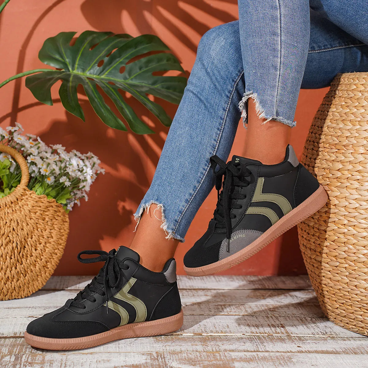Round Toe Lace Up Sneakers