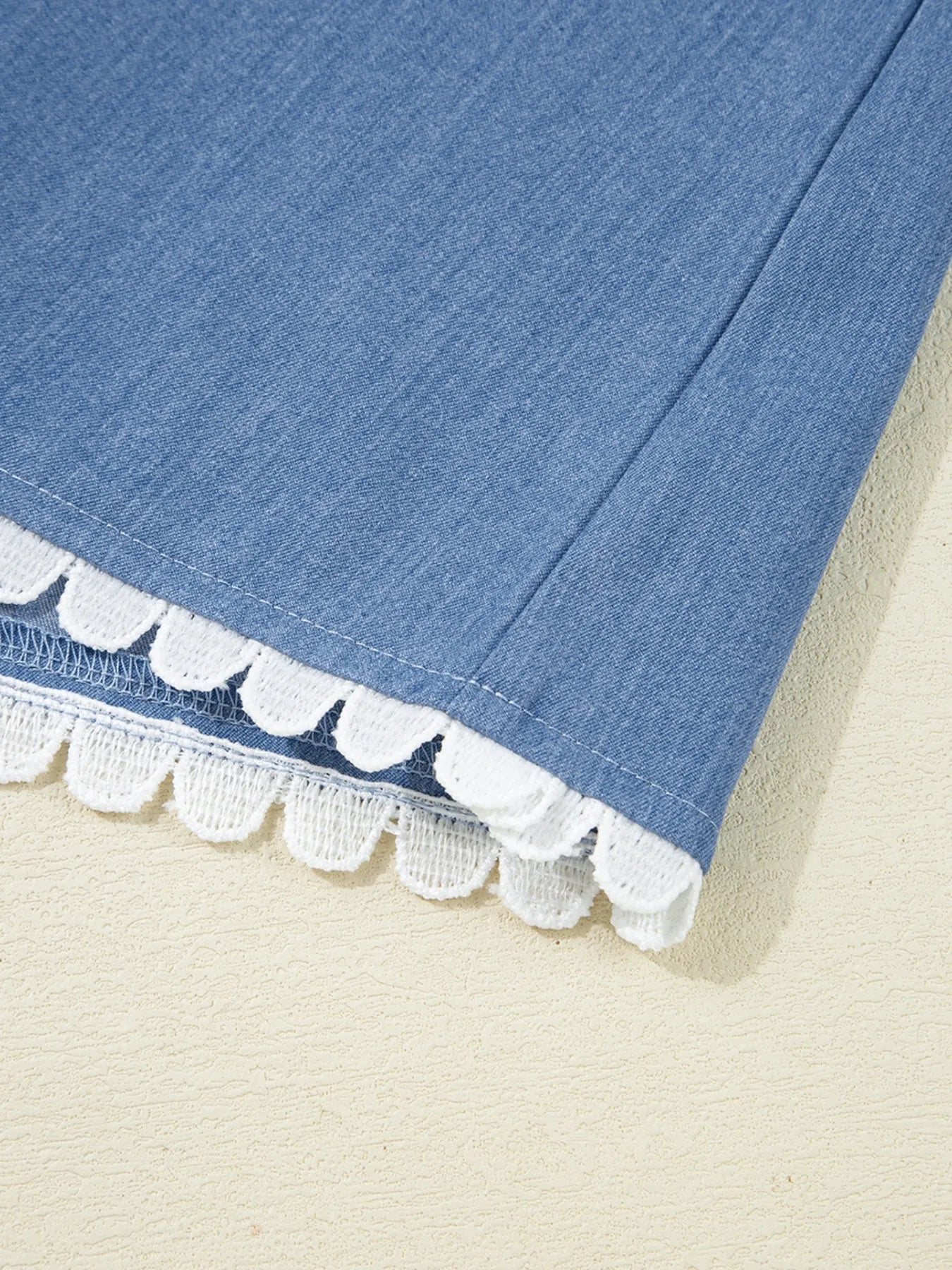Collared Neck Contrast Trim Balloon Sleeve Blouse