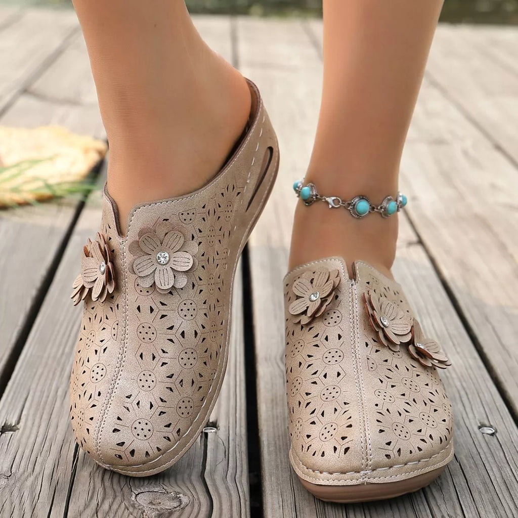 Floral Decor Round Toe Sandals