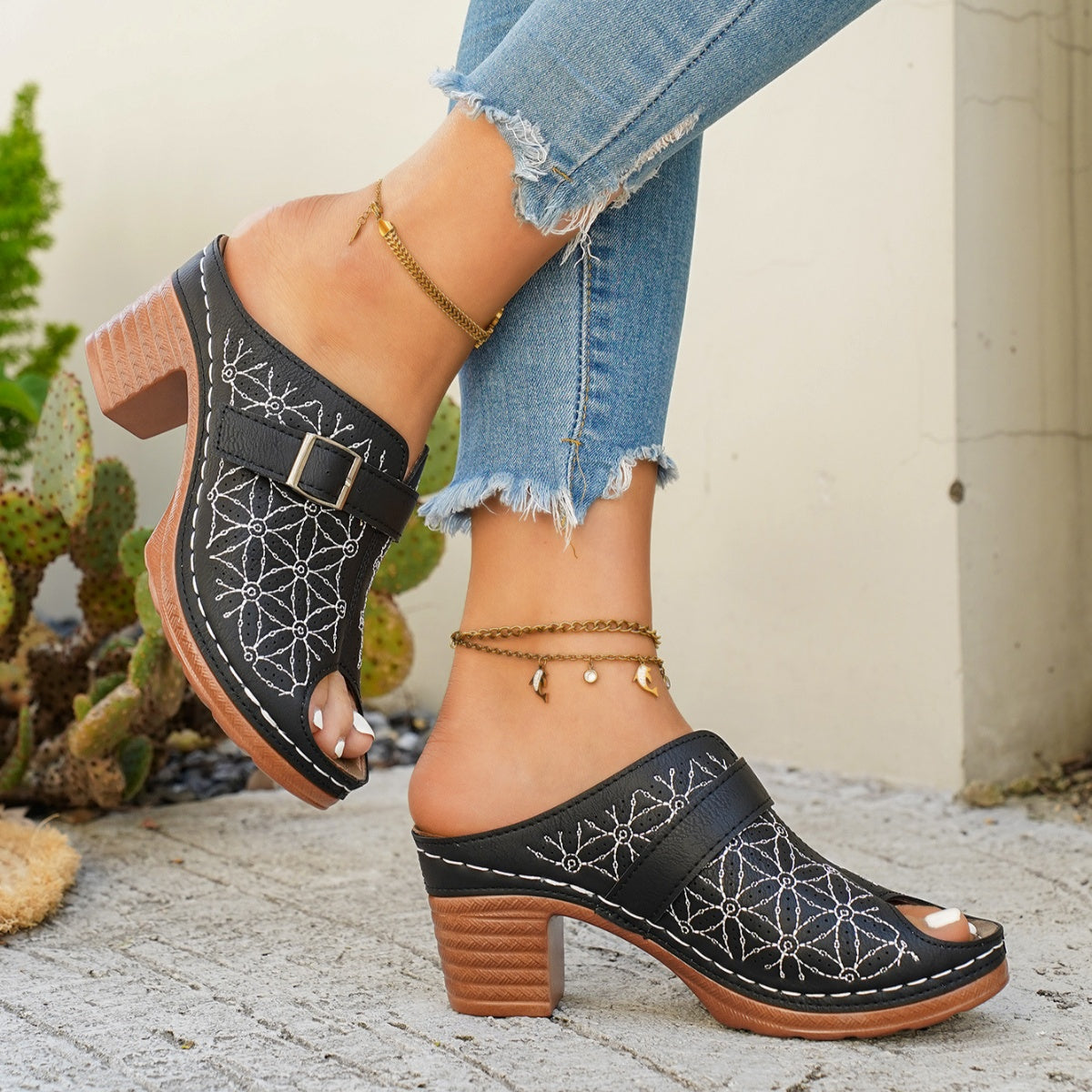 Buckle Decor Block Heel Sandals
