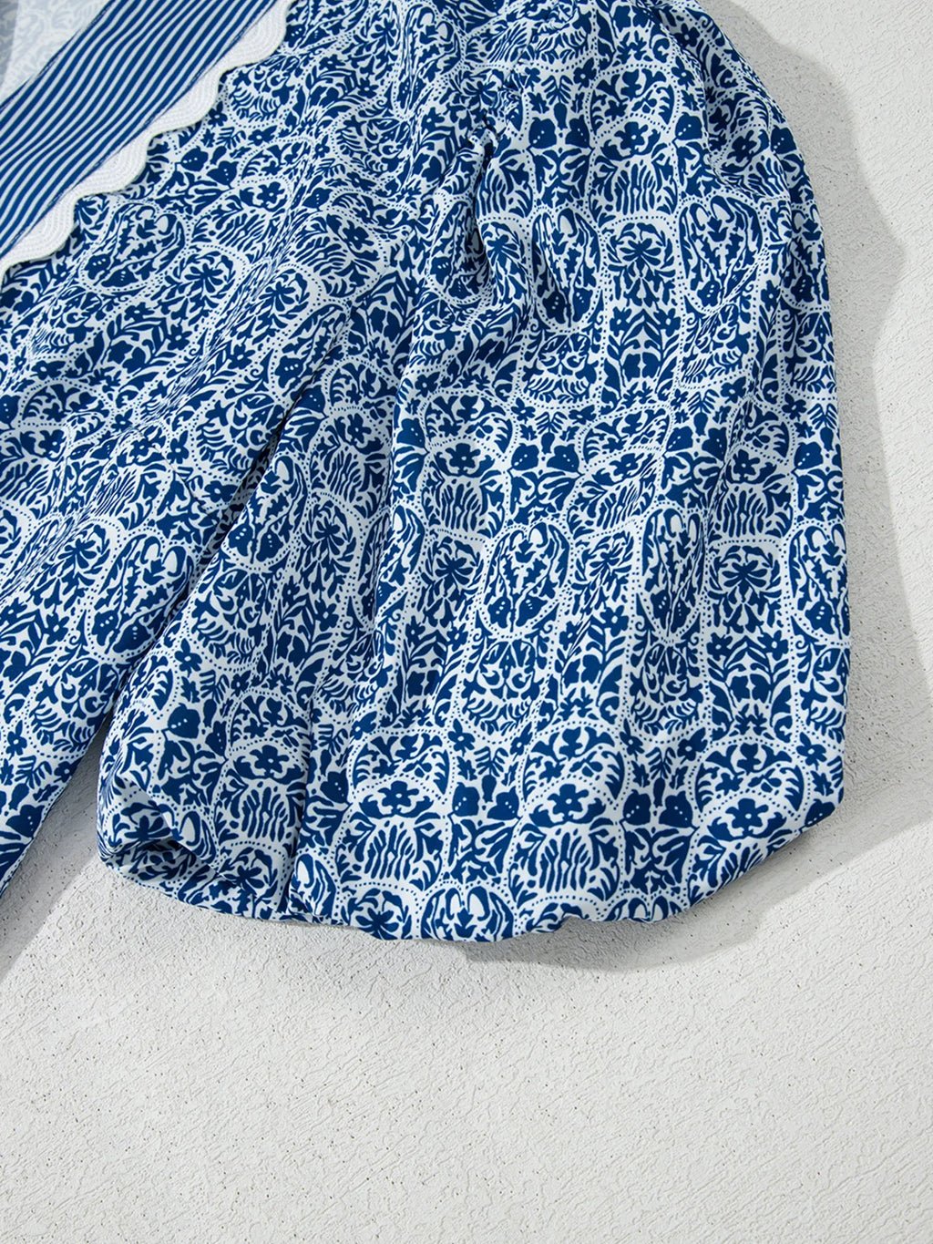 Printed Contrast Ric-Rac Puff Sleeve Top