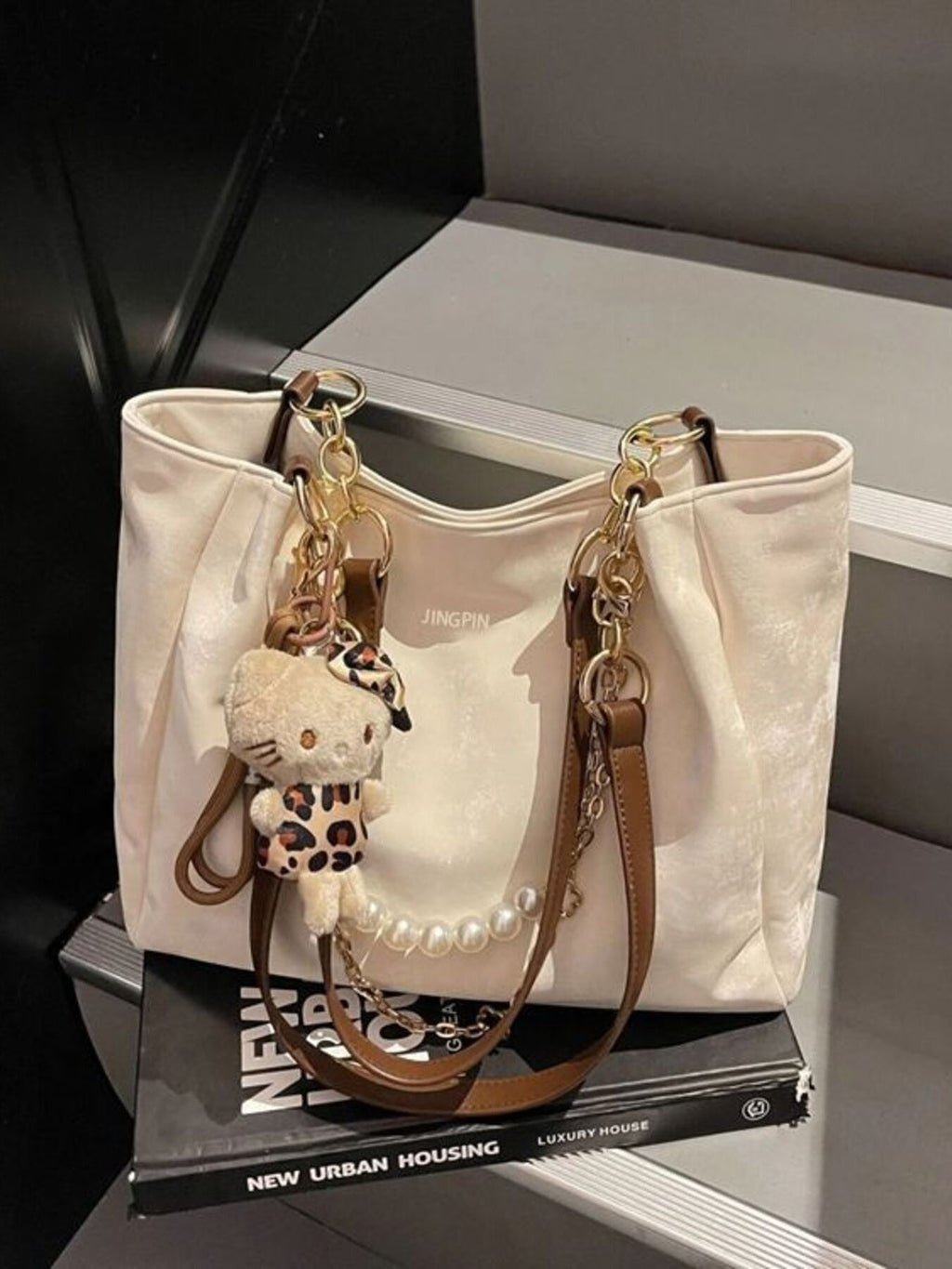 Pearl Chain Decor Shoulder Bag