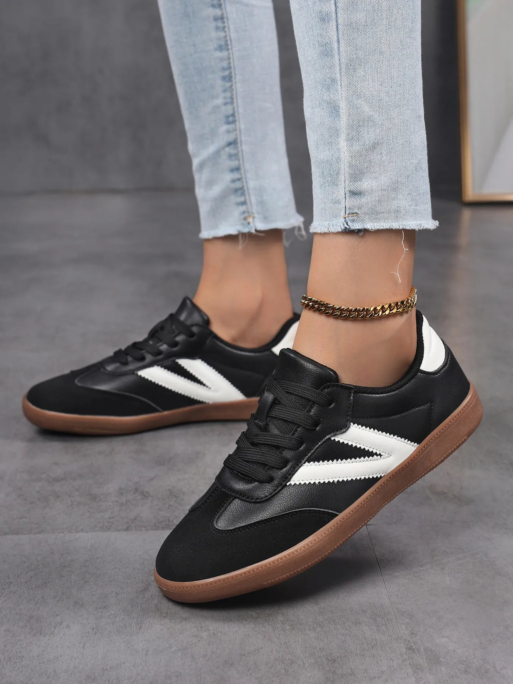 Contrast Round Toe Sneakers