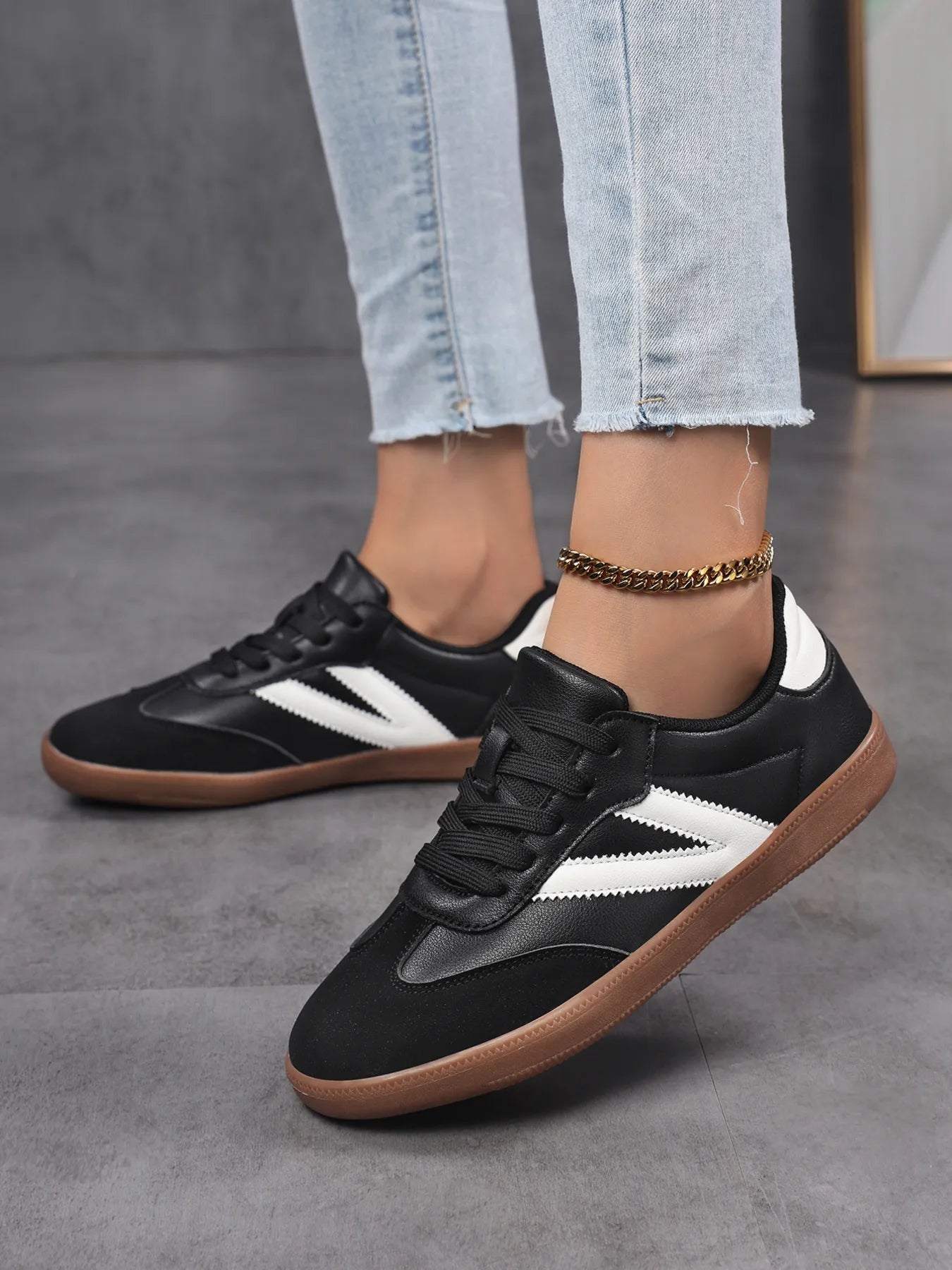 Contrast Round Toe Sneakers