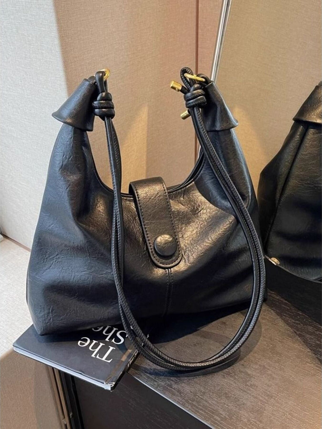 Vintage Buckle Closure Shoulder Bag