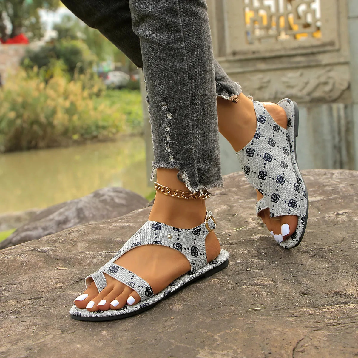 Toe Loop Flats Sandals