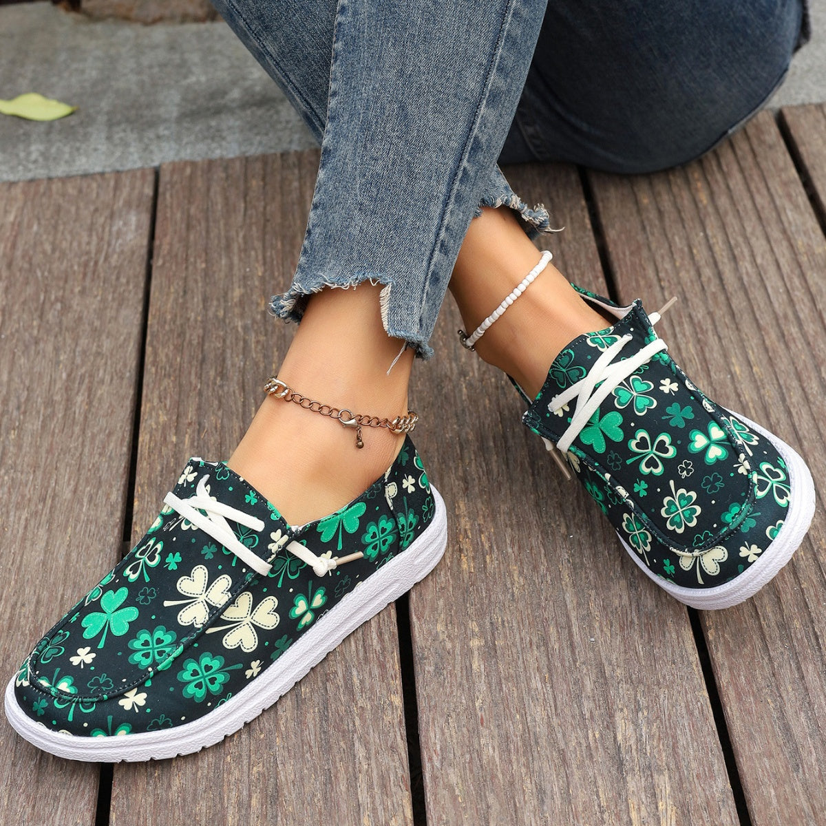 Clover Print Round Toe Sneakers