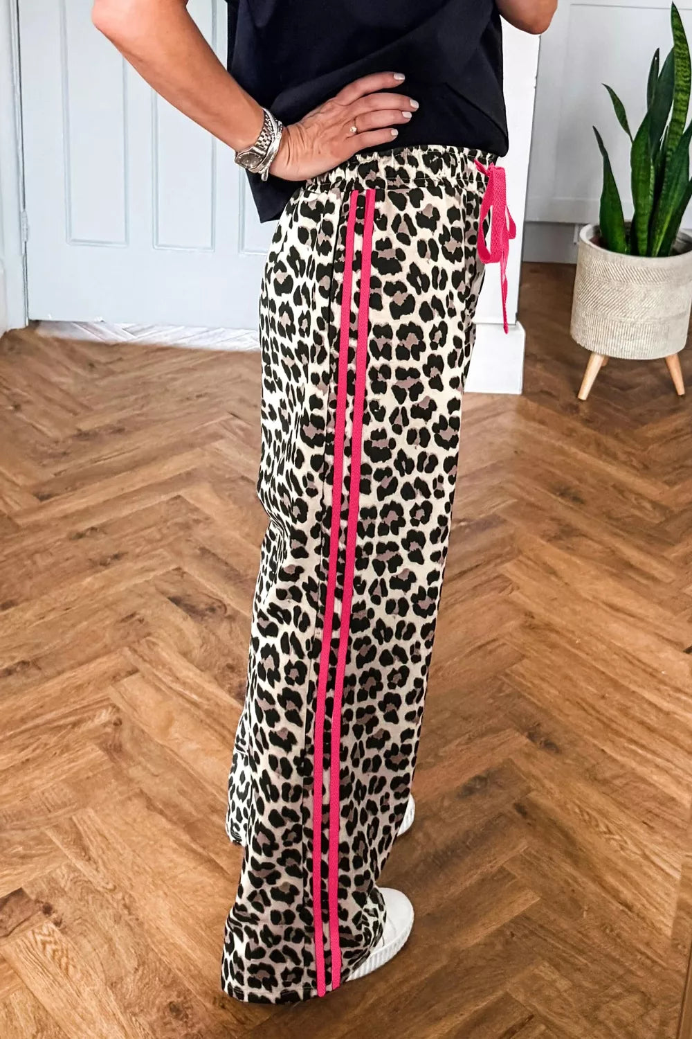e Leopard Print Drawstring Waist Regular Fit Casual Pants