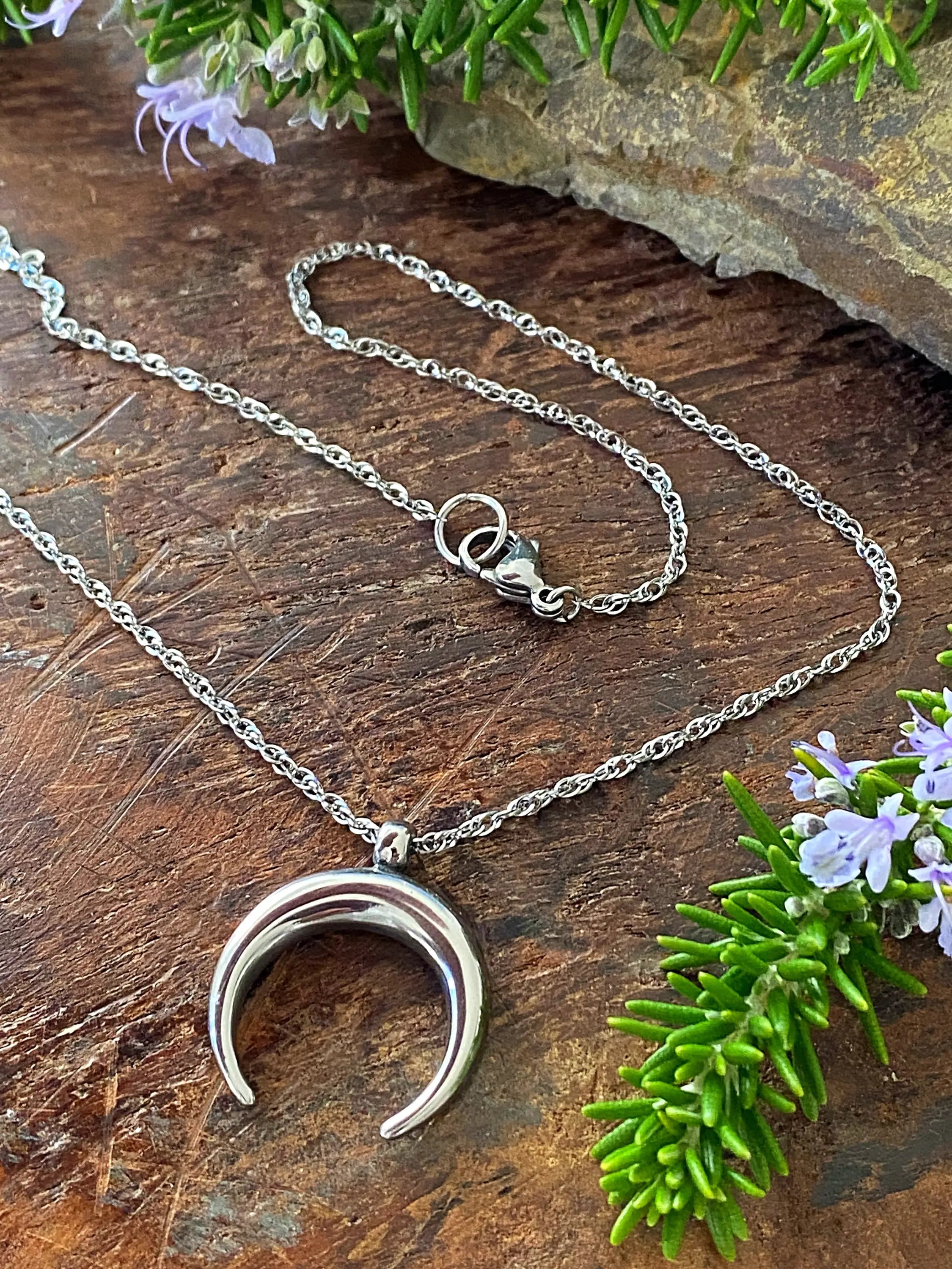 CRESCENT MOON NECKLACE