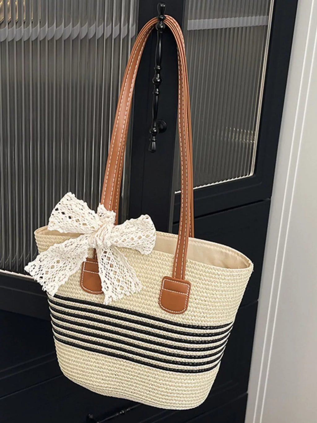 Straw Shoulder Bag with Lace Bow