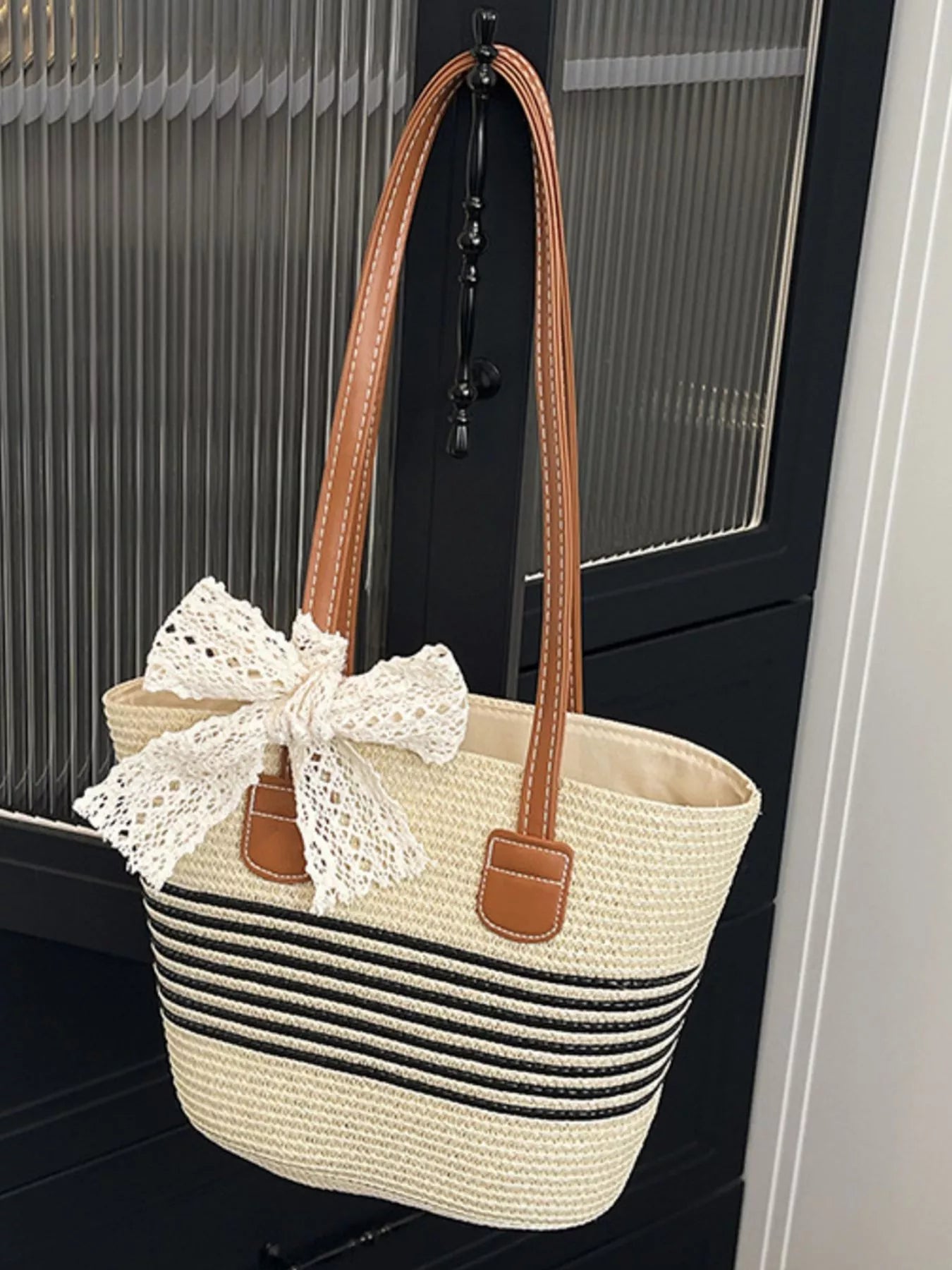 Straw Shoulder Bag with Lace Bow