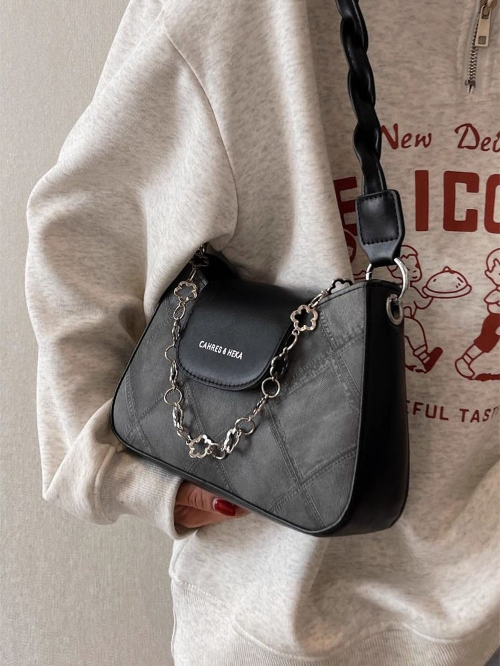 Chain Decor Leather Shoulder Bag