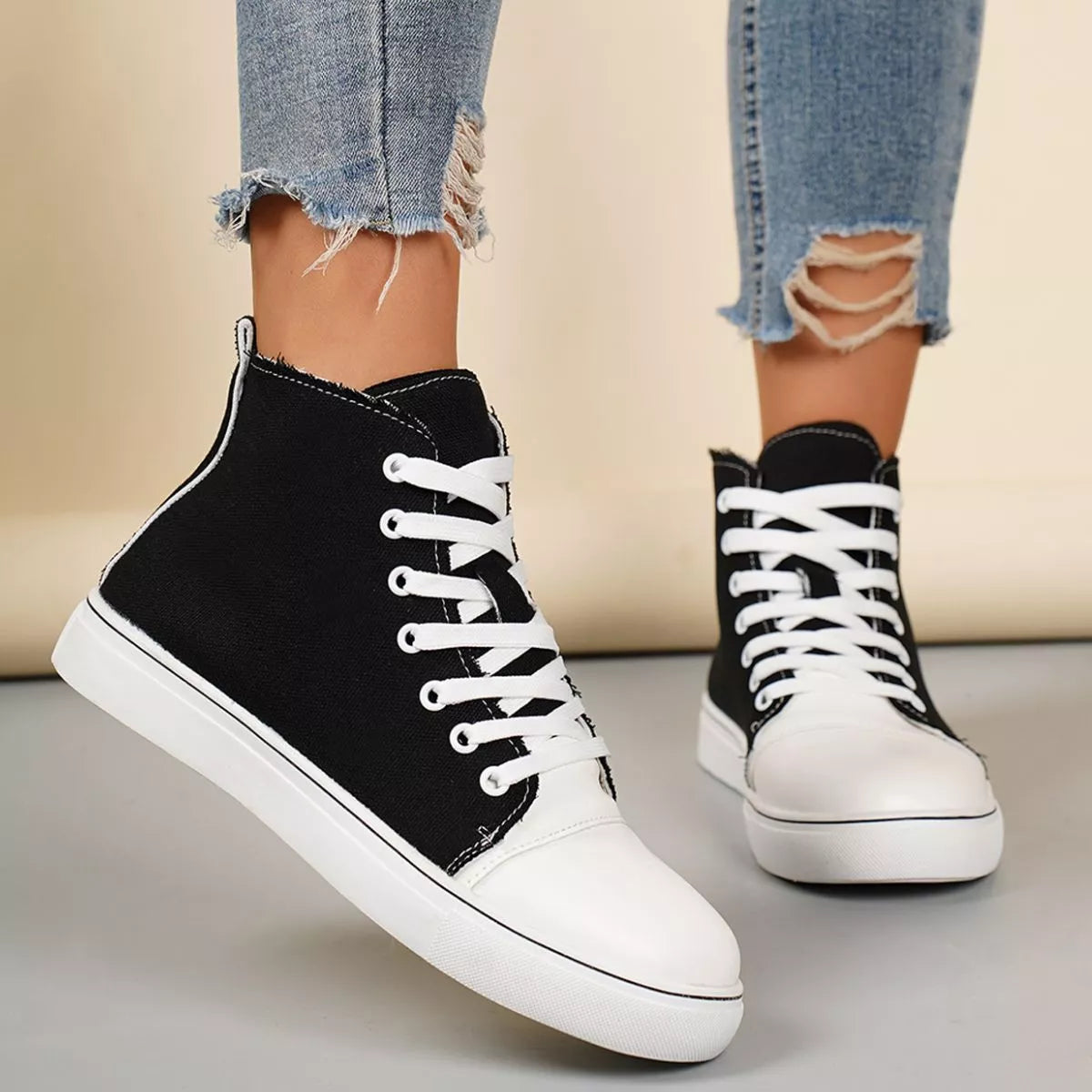 Round Toe Lace Up Sneakers