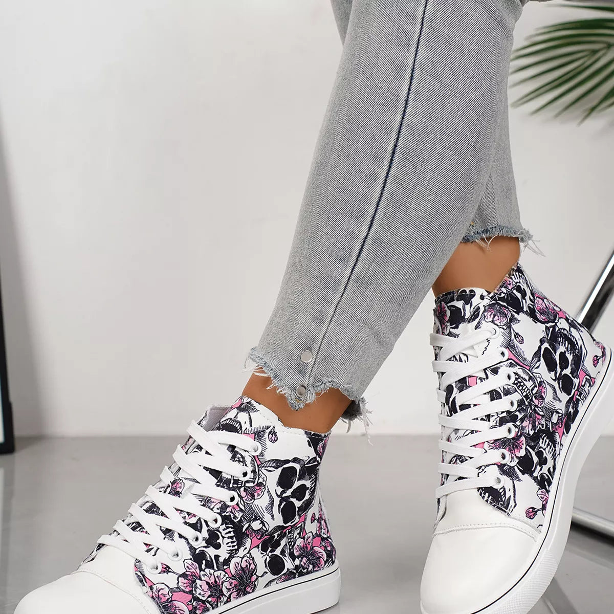 Round Toe Lace Up Sneakers