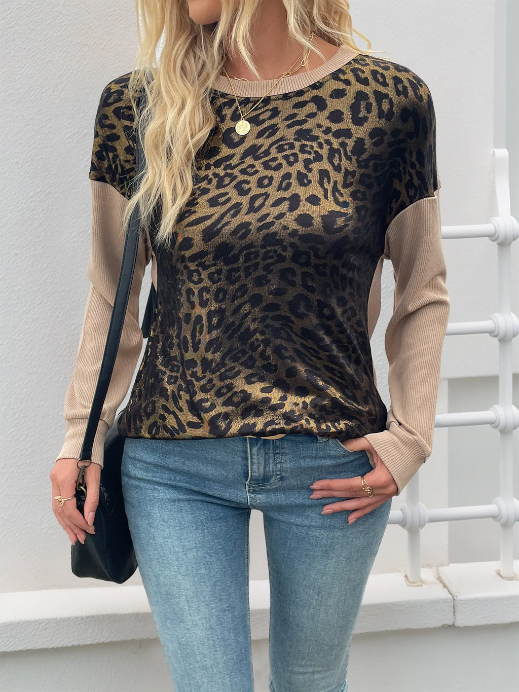 Leopard Round Neck Long Sleeve Sweatshirt