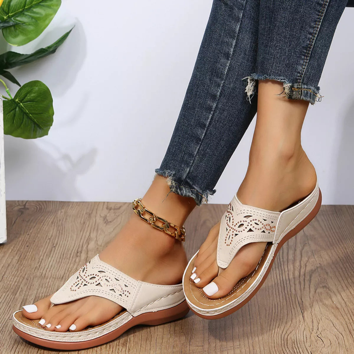 Casual Hollow-Out Thong Sandals