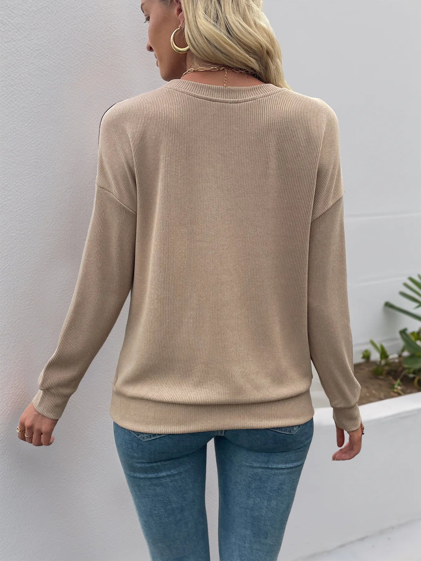 Leopard Round Neck Long Sleeve Sweatshirt