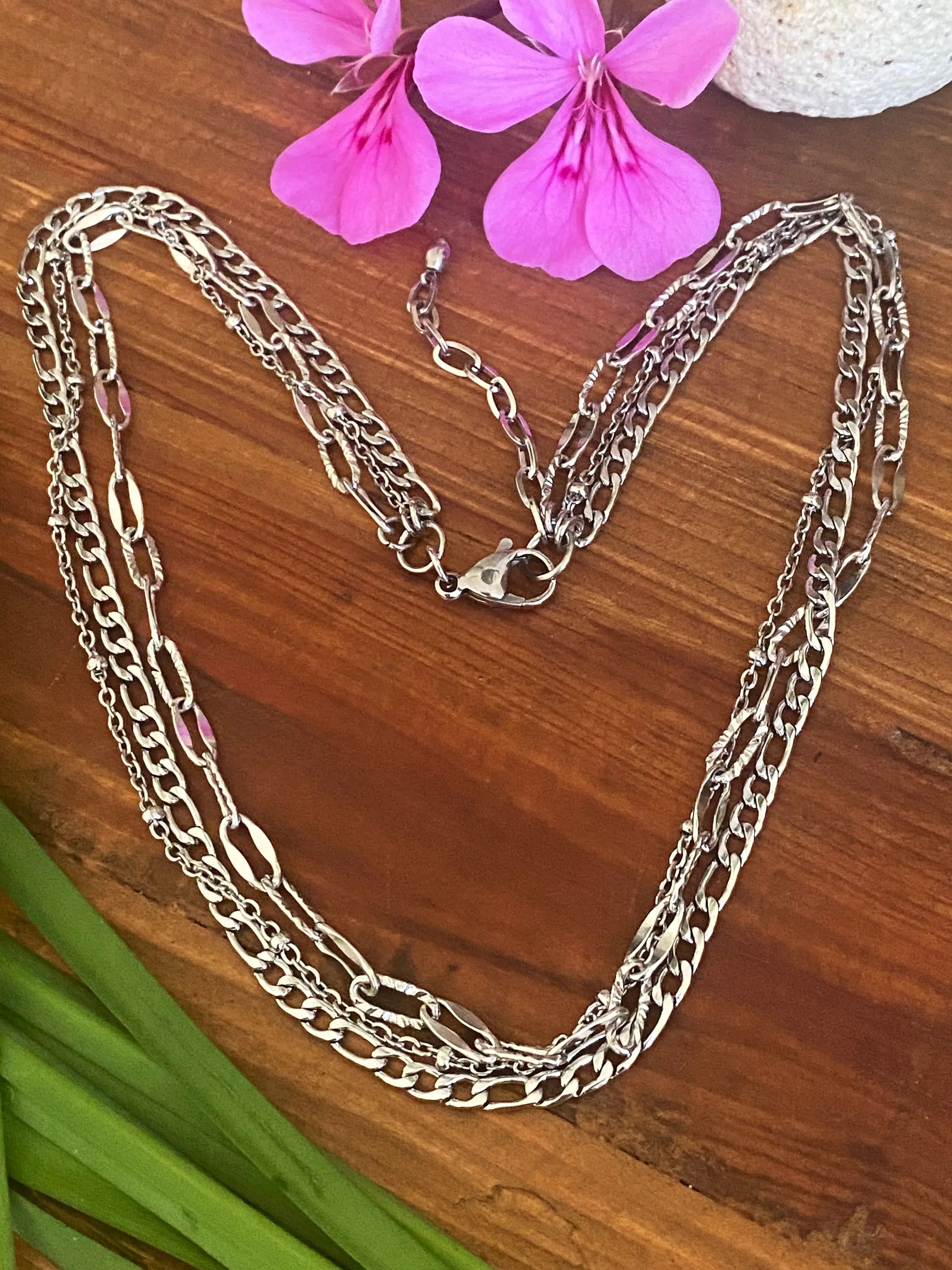 MULTI CHAIN NECKLACE