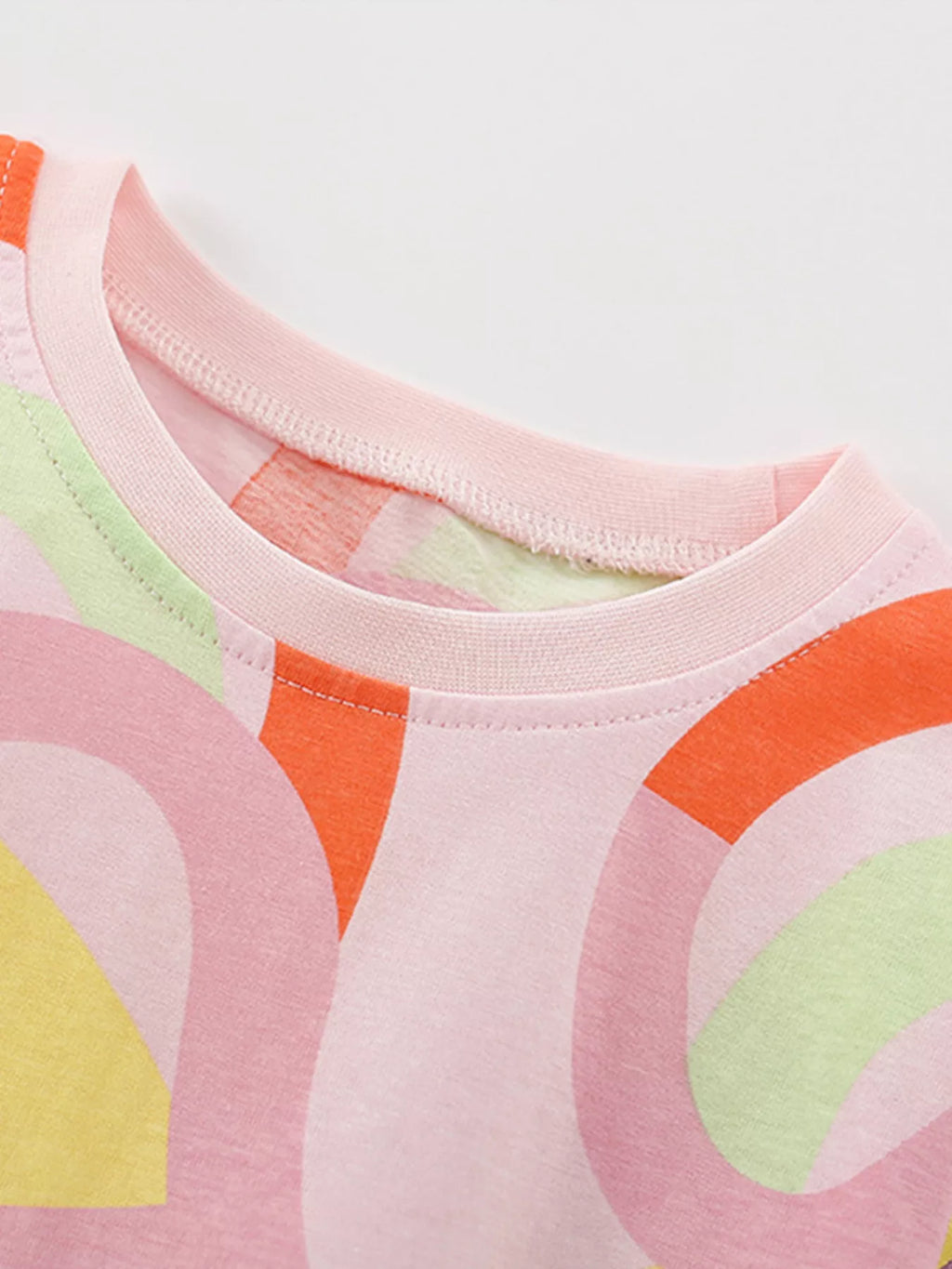 Children's Colorful Wave Print Round Neck Tee and Shorts Set
