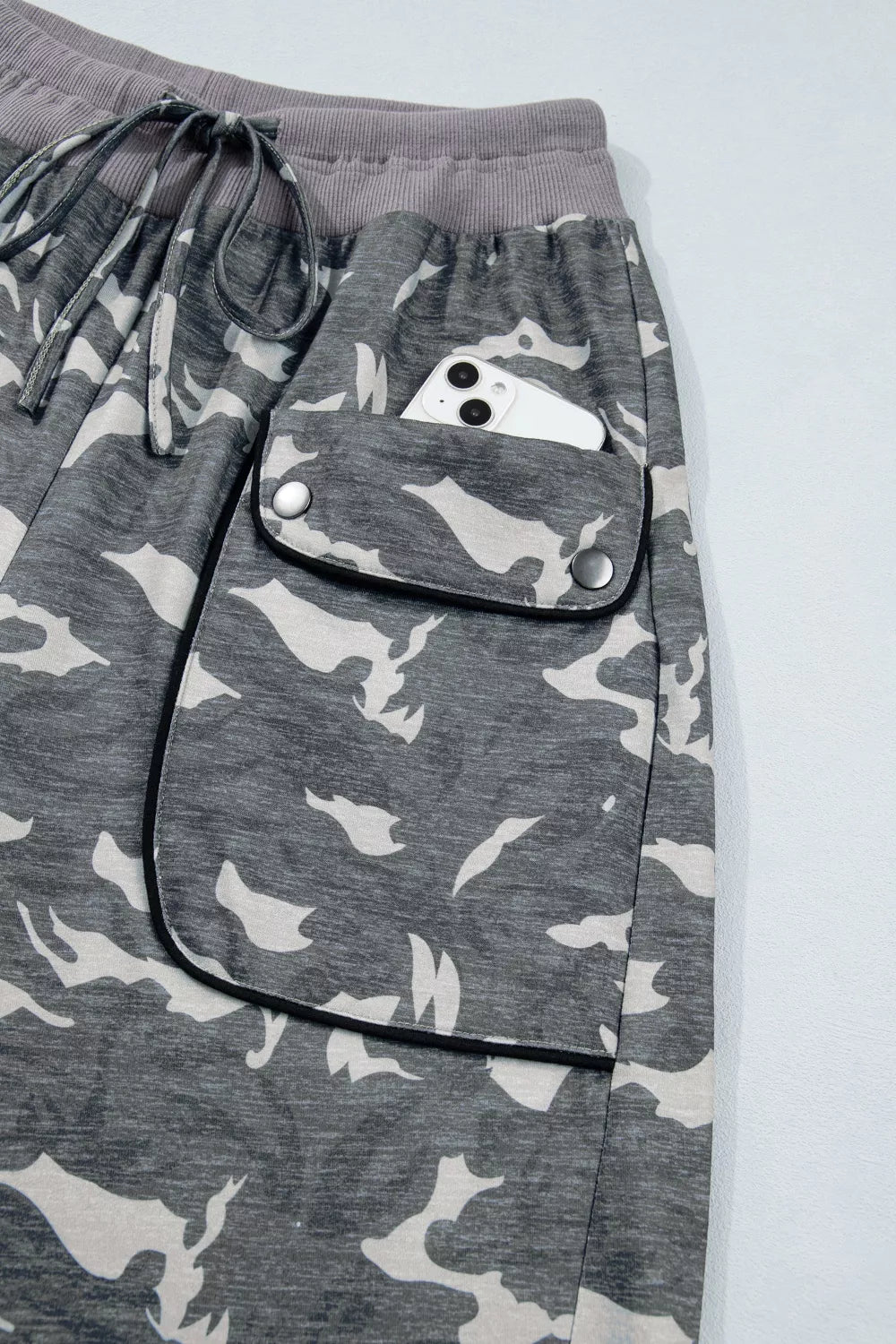 Multicolour Drawstring Contrast Waistband Camouflage Cargo Barrel Pants